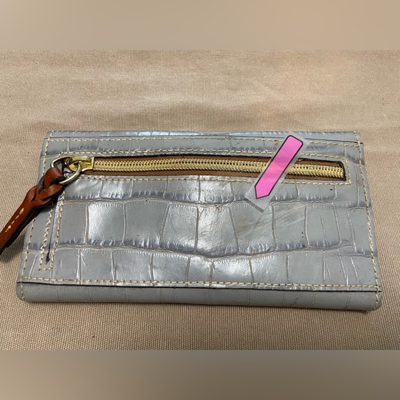 NWT Dooney & Bourke Croc- Embossed Leather Light Grey Wallet Gold Tone Hardware - Picture 15 of 15
